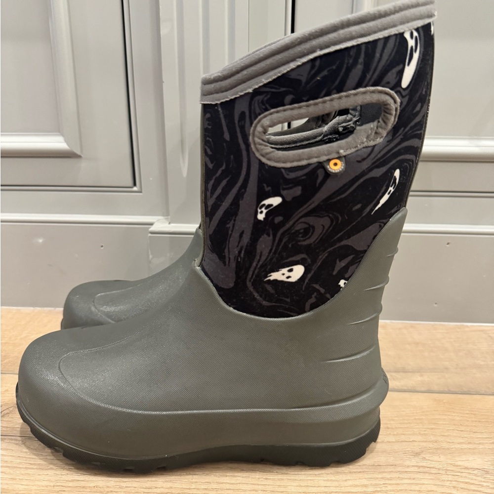 BOGS Neo-Classic, Big Boys size 4, Gray Ghost Insulated Winter Boots